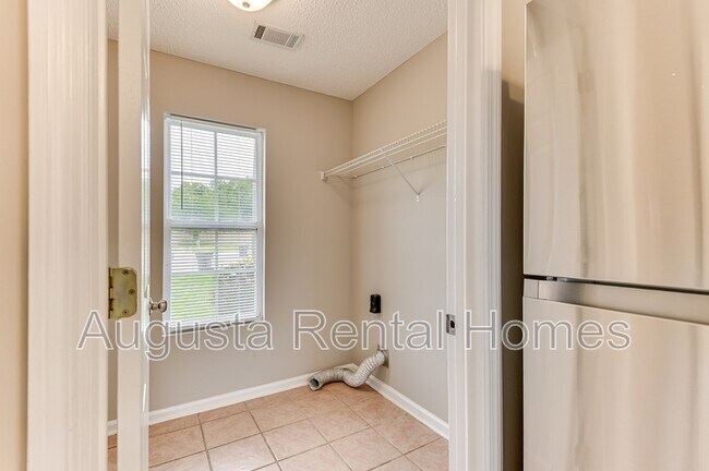 Building Photo - 4416 Hatteras Dr