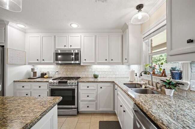 Building Photo - 5427 Stillbrooke Dr