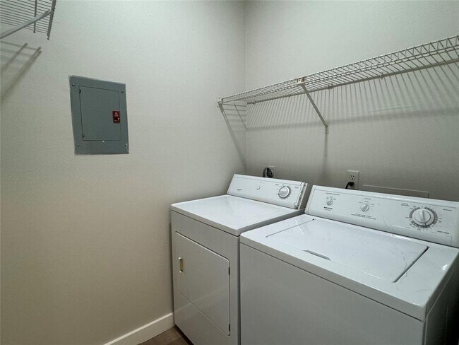 Building Photo - 6500 Harbor Town Dr