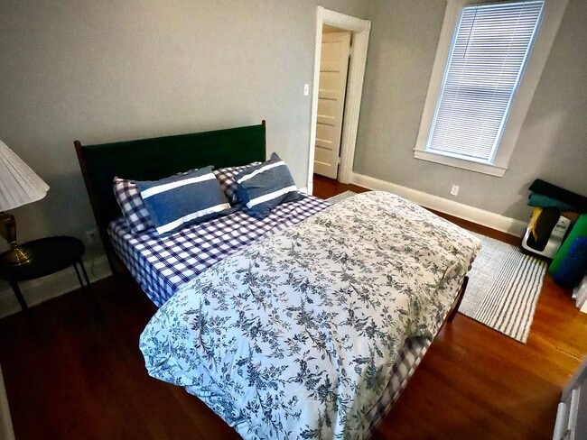 Building Photo - 5815-17 Holden St