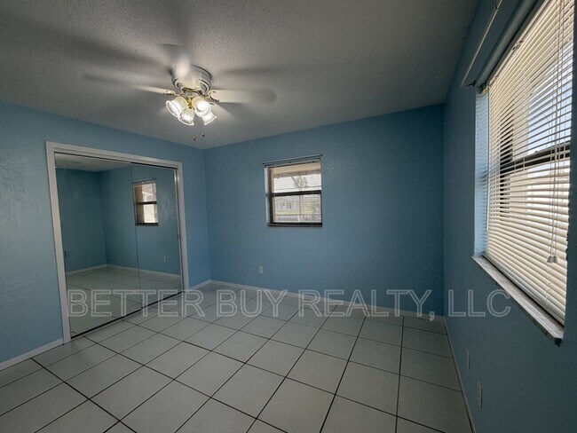 Building Photo - 337 N 10th St