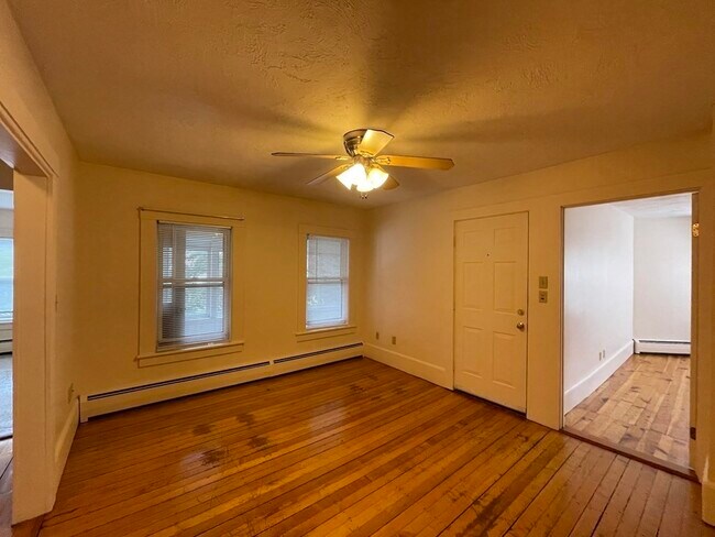 Building Photo - 164 Brown St