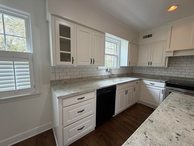 Building Photo - 115 Adams Ave