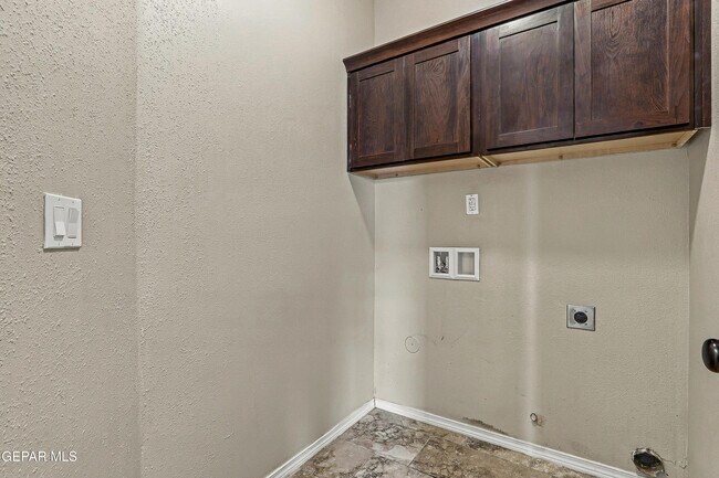 Building Photo - 13805 Garforth Ave