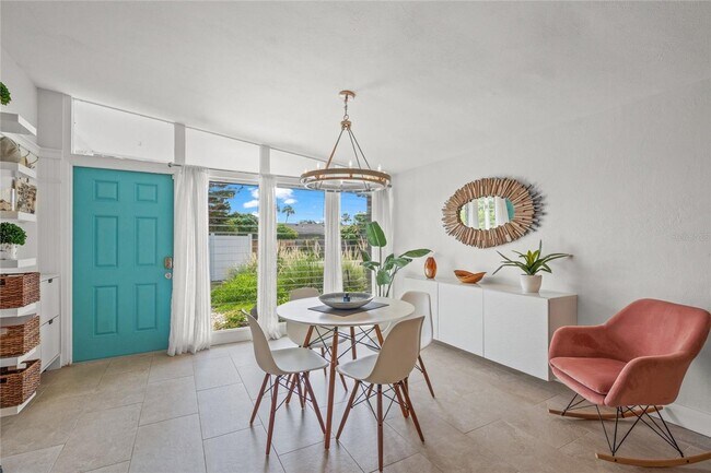 Building Photo - 2/2 luxury pool home in Sarasota, unfurnished annual rental