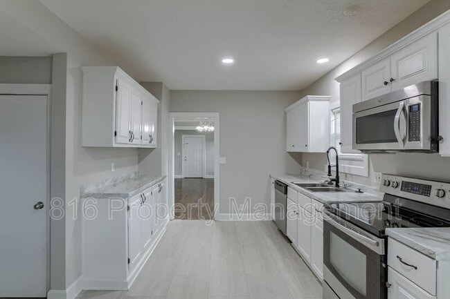 Building Photo - 2431 E 68th St