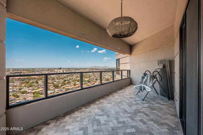 Building Photo - 1040 E Osborn Rd