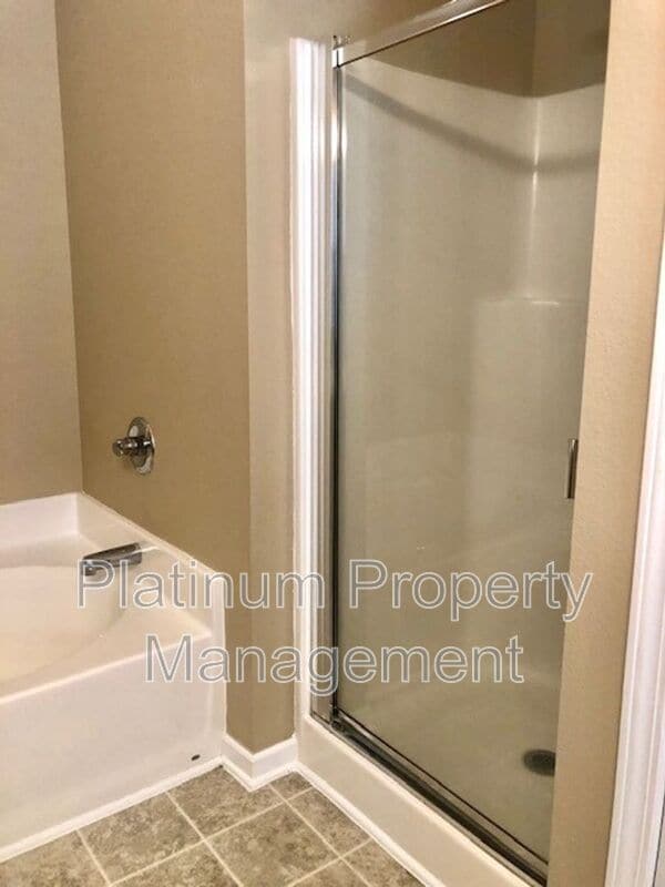 Building Photo - 6583 Silk Tree Pointe