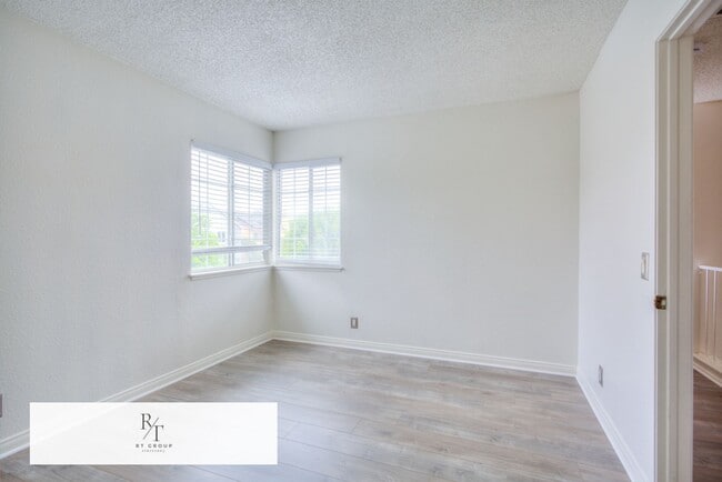 Building Photo - Freshly painted and featuring brand new 2nd-floor flooring 3 Bedrooms, 2.5 Bathroom in Baldwin Park