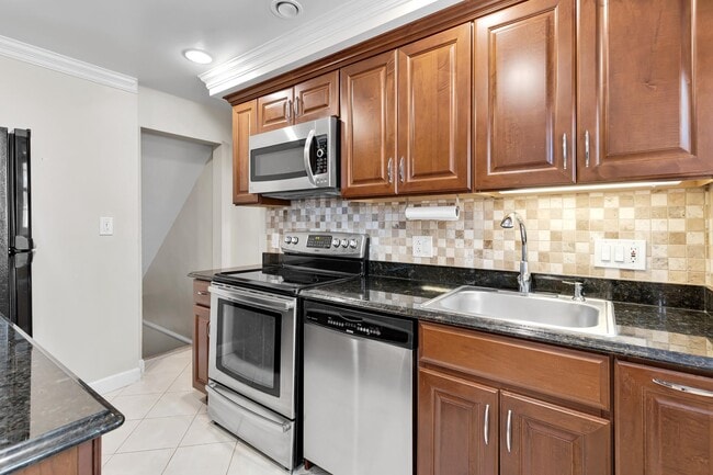 Building Photo - 3011 S Buchanan St