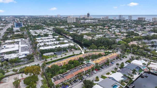 Building Photo - 6021 Bayview Dr