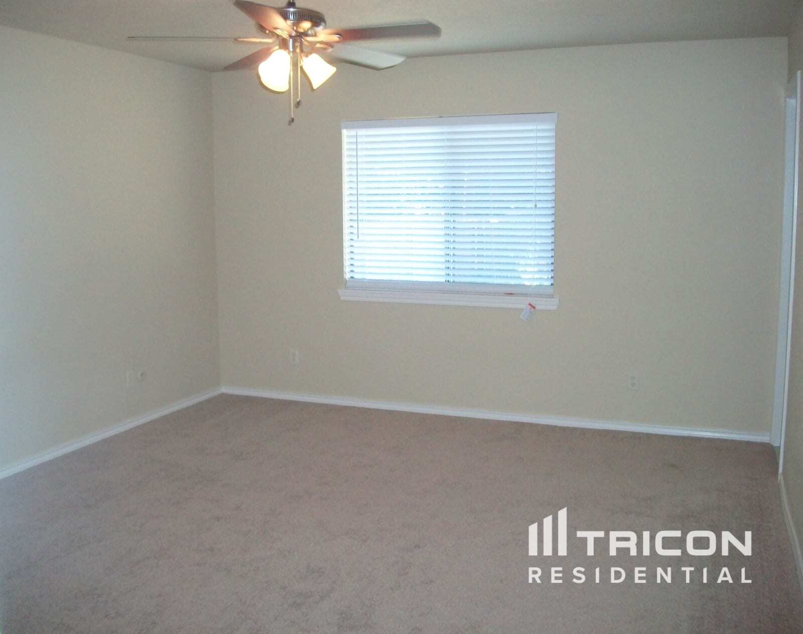 Building Photo - 9215 Sophora Dr