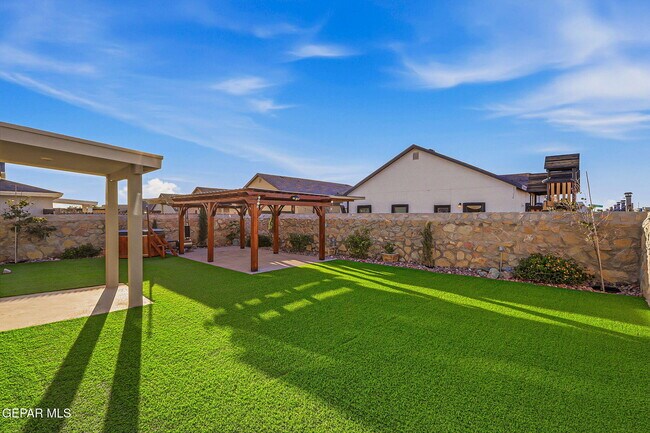 Building Photo - 12365 Desert Vista Ave