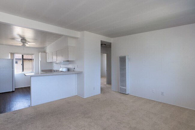 Building Photo - 2 Bedroom + 1 Bathroom Apartment | Oxnard Shores | Unfurnished