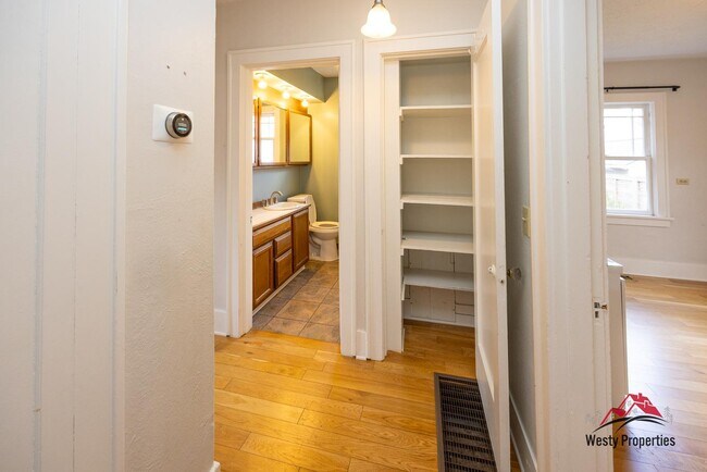 Building Photo - 2407 NE Skidmore St