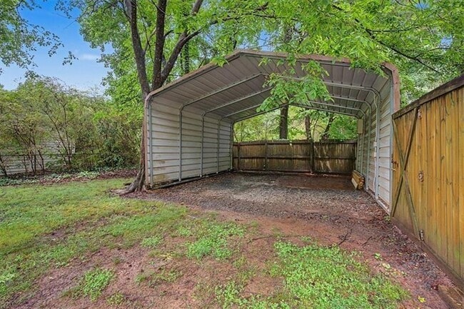 Building Photo - 2985 Fredrick Dr