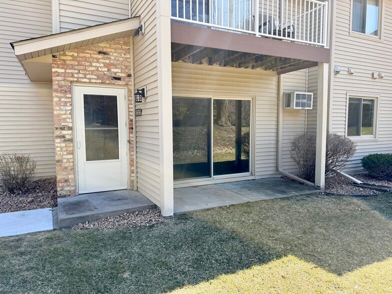 Building Photo - 8856 Jasmine Ln