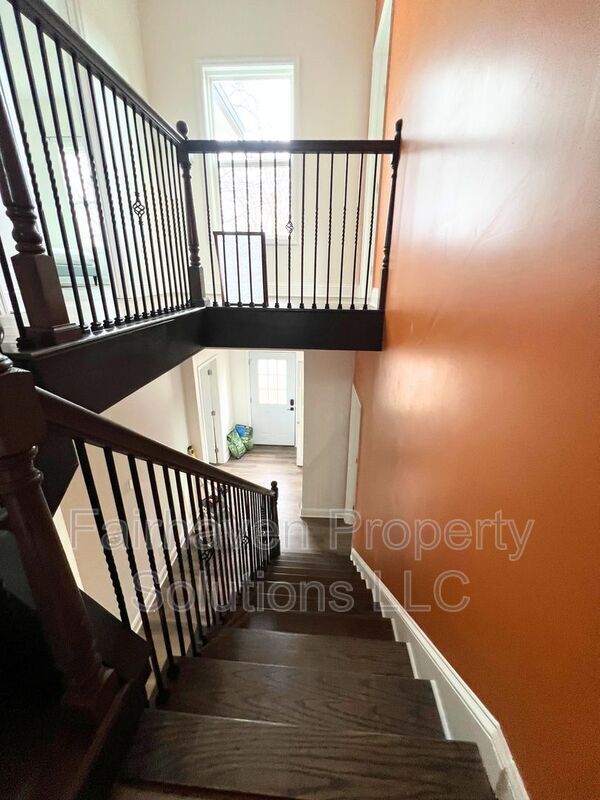 Building Photo - 2827 E 5th Ave