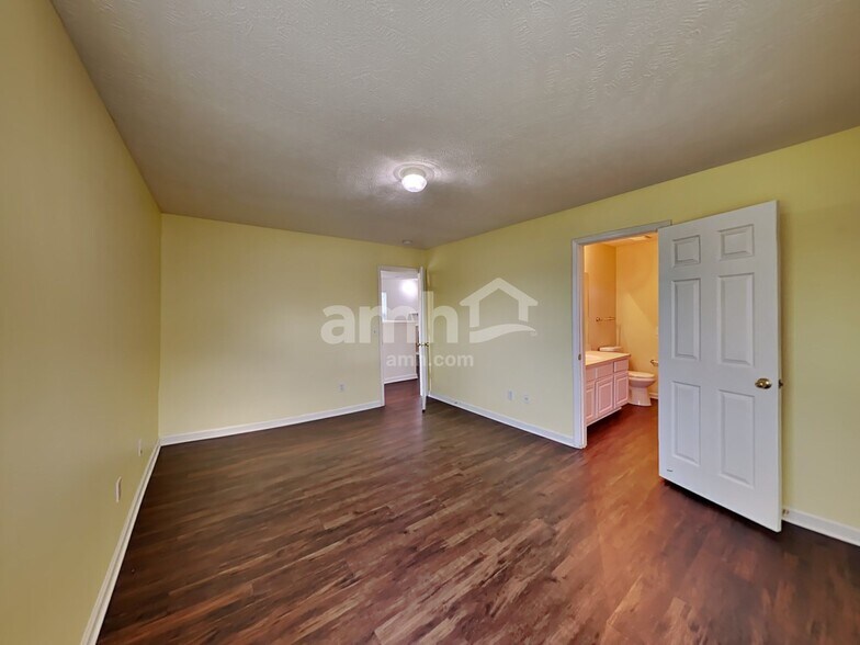 Building Photo - 4179 Longfellow Dr