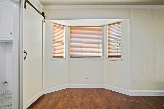 Building Photo - 625 Hawthorne Pl