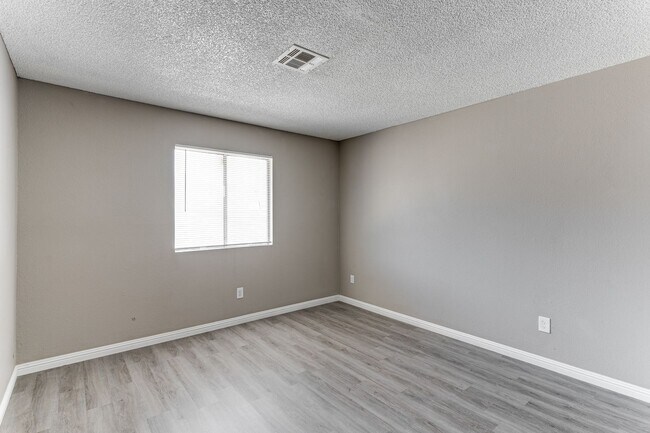 Building Photo - HOUSING CHOICE VOUCHER APPROVED! **MOVE IN SPECIAL! $500 OFF FIRST MONTH'S RENT!**