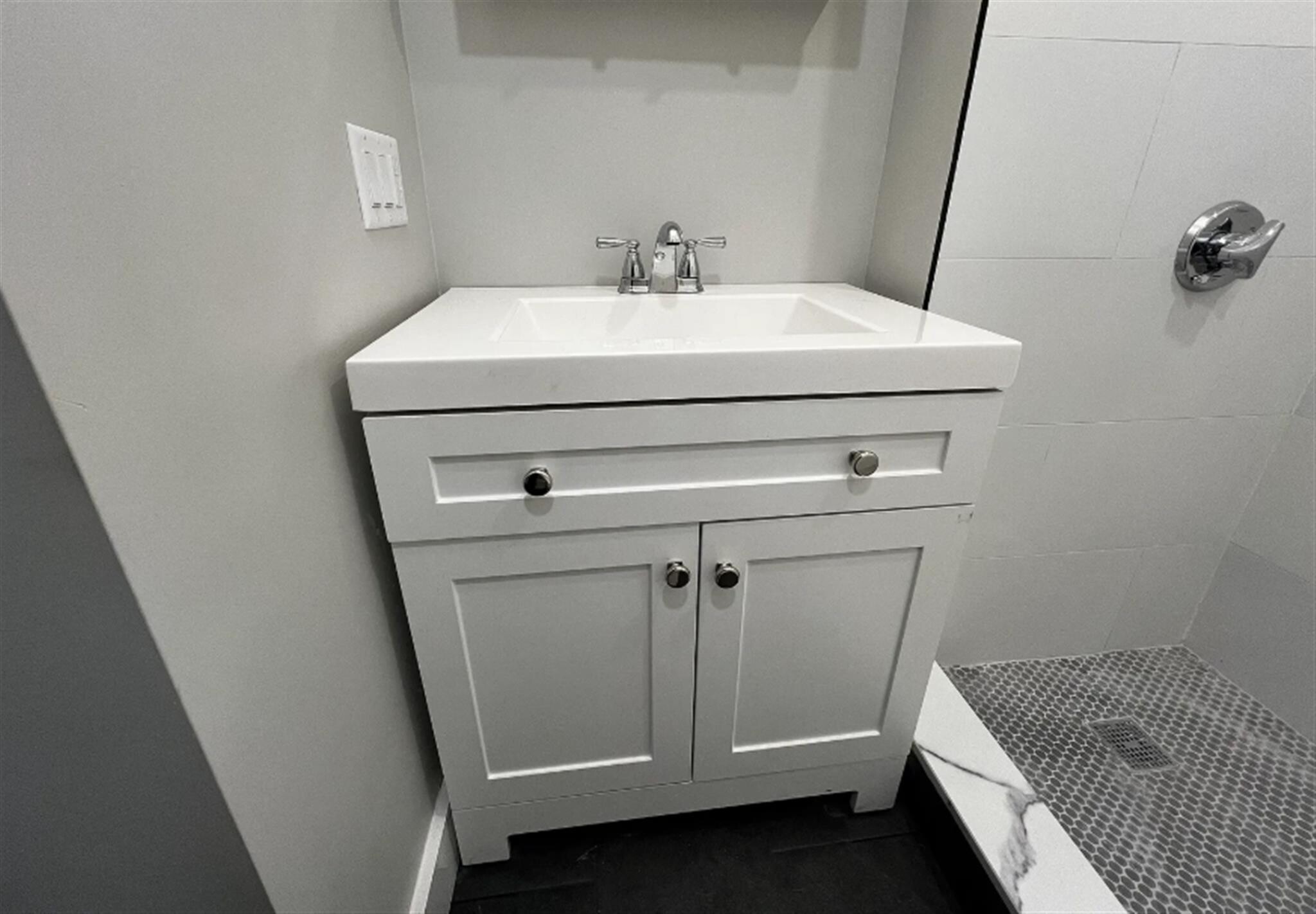 Building Photo - 158 Holland St