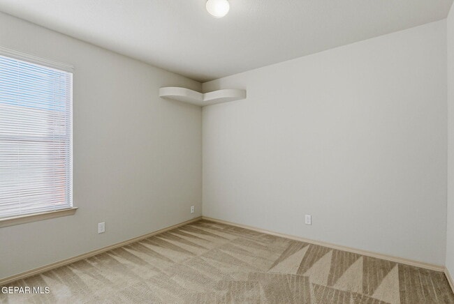 Building Photo - 2328 Honey Dew St