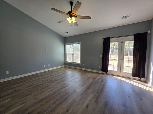 Building Photo - Country Comfort in Ryans Run