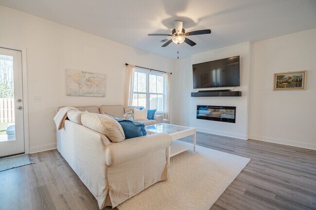 Building Photo - 63 Buckingham Dr