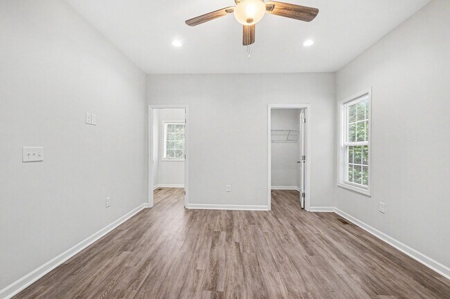 Building Photo - 324 N Milford Dr