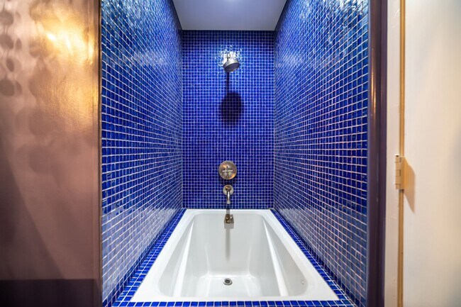 Building Photo - COMING SOON 4-bedroom, 4 bath unit in the desirable Los Feliz