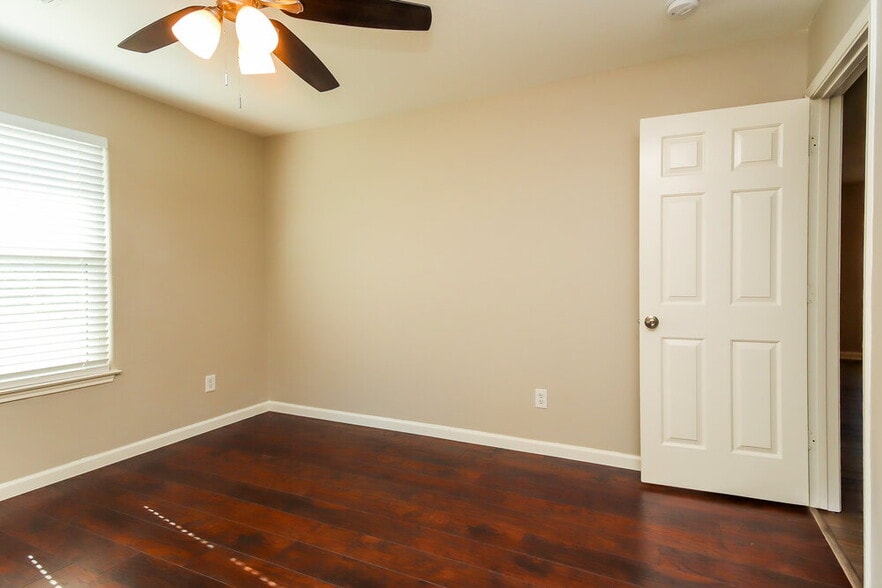 Building Photo - 229 Mammoth Springs Ln