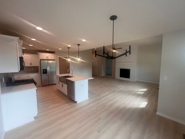 Building Photo - Beautiful, brand-new, 3-bedroom, 2-bath home in Nixa with a 3-car garage.