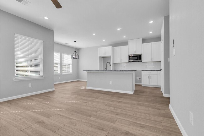 Building Photo - 4905 Paula St