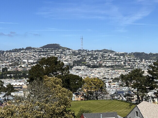 Building Photo - "Charming Urban Retreat: Cozy 1-Bedroom Haven in Daly City!"