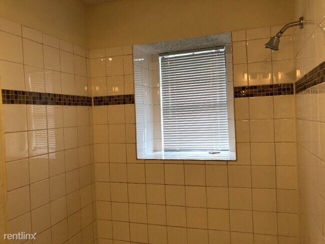 Building Photo - 3 br, 2 bath House - 6204 Los Robles Ln