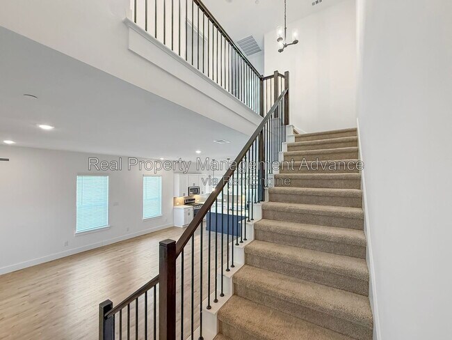 Building Photo - 4400 Elm Spgs St