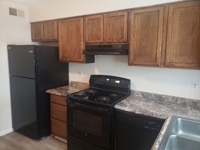 Building Photo - 5808 Hunting Ridge Ln