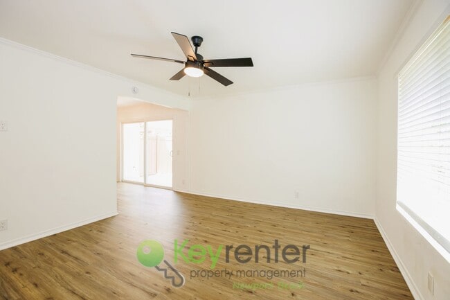 Building Photo - Updated 3 Bedroom Single Level Condo in La...