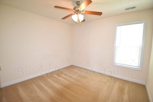 Building Photo - 165 Pender Rd