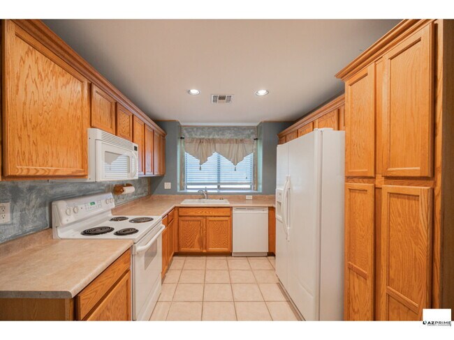 Building Photo - 6715 S 35th Dr