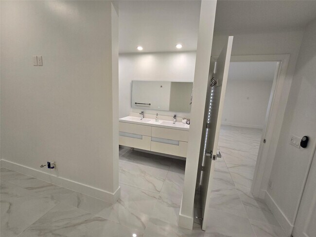 Building Photo - 1303 Seagrape Cir