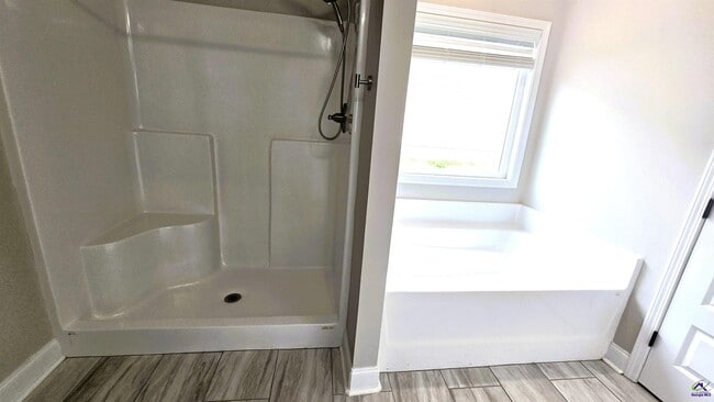 Building Photo - 1006 Adirondac Way