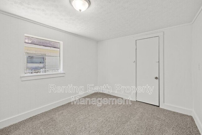 Building Photo - 1134 Oak St