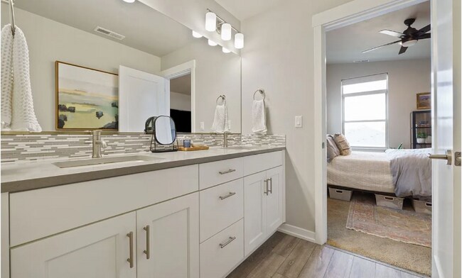 Building Photo - 8138 SE Reddington St