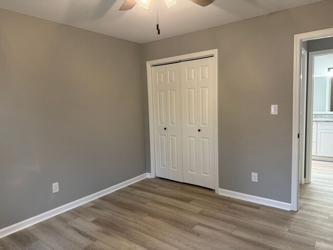 Building Photo - One Bedroom Ranch Home in Denver