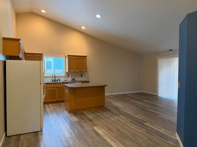 Building Photo - 3581 NE Hembree St