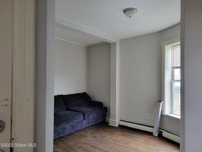 Building Photo - 72 Grand St