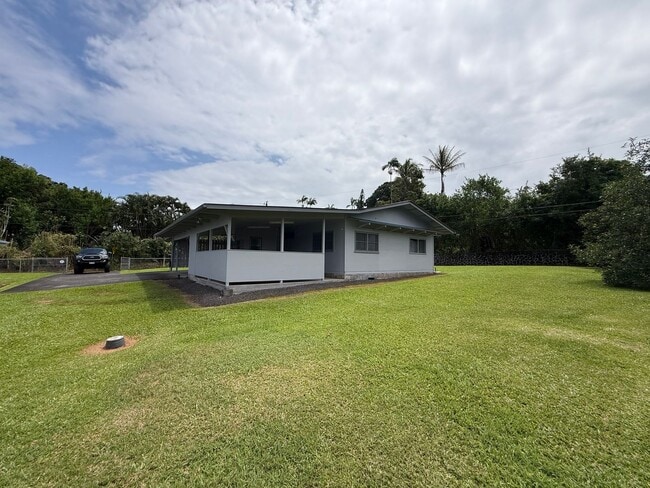 Building Photo - Updated Home near Pepe'ekeo Park!