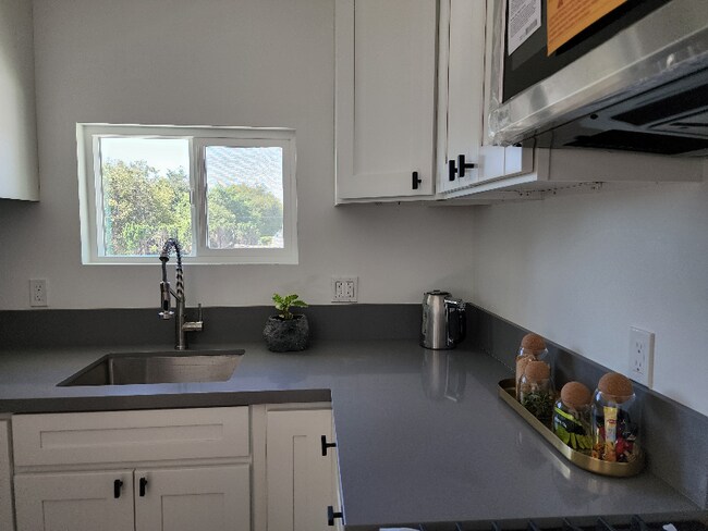Building Photo - 6653 Melba Ave